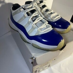 Air Jordan 11 Retro Low Size 9 good Condition